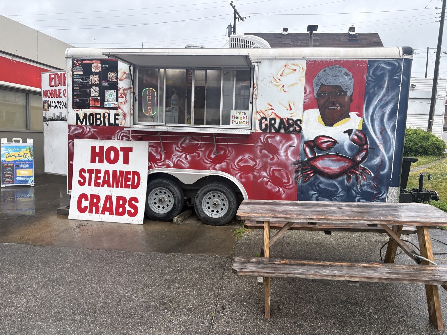 Edie's Mobile Crabs food truck in Baltimore